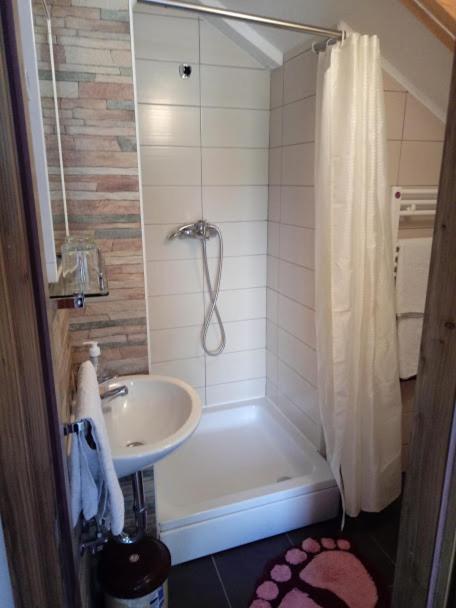 Guesthouse Marton Jezerce Exterior foto